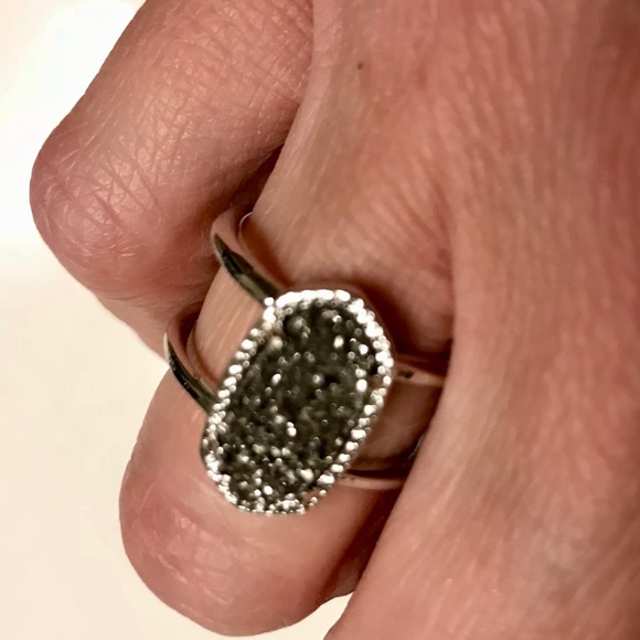 Gorgeous Kendra Scott ring - Picture 2 of 3